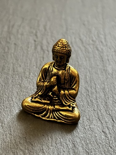 Sitzender buddha aus messing - aus,