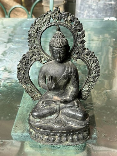 Buddha abhaya mudra - abhaya, bronze
